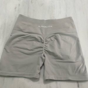 Alphalete amplify shorts silver sky